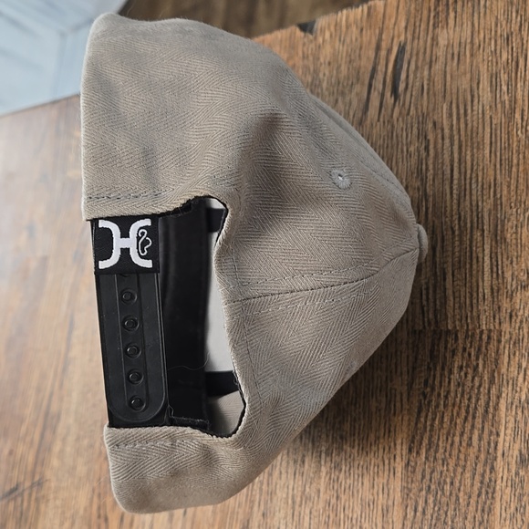 Snapback - Picture 4 of 6